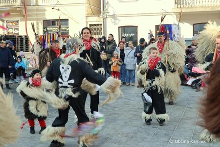 Pustno rajanje v Kamniku se začenja s kurenti in nadaljuje s kamniškim karnevalom (3)